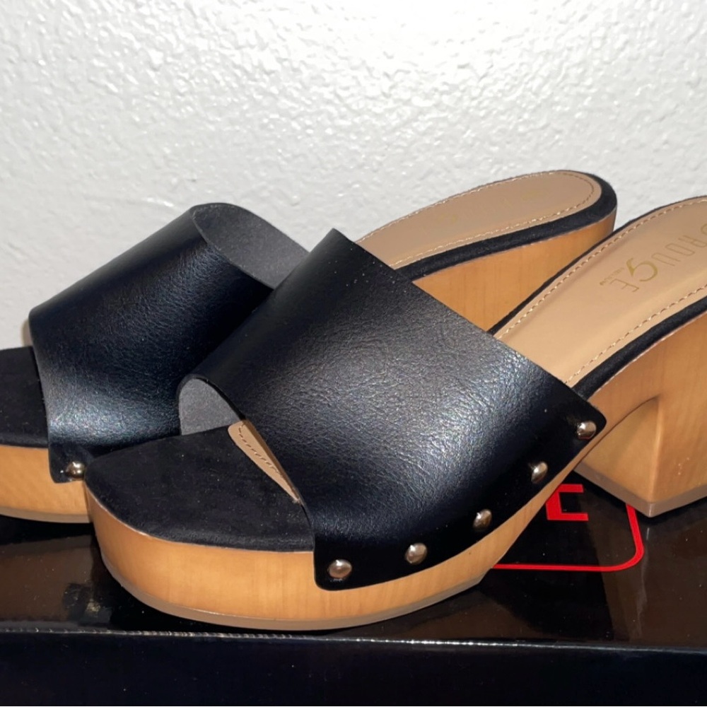 Elegant Black Leather Mules with Wooden Heel